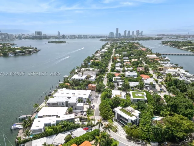 Продажа дома по адресу 420 N Hibiscus Dr - фото 9075355