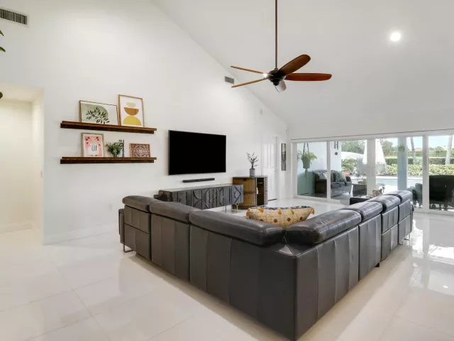 Продажа дома по адресу 1560 Wilderness Road - фото 8900172