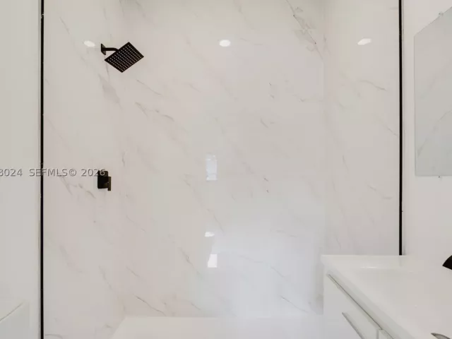 Продажа дома по адресу 5511 NW 4th Ave - фото 7765940