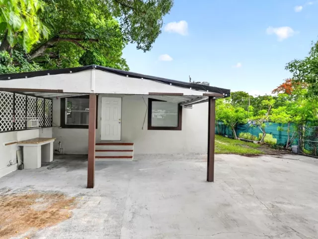 Продажа дома по адресу 836 NW 29th Ter - фото 7718240