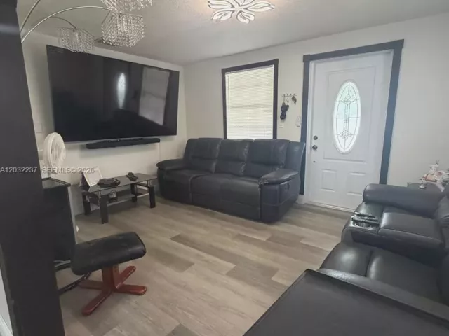 Продажа дома по адресу 10415 NW 30th Ct - фото 7720524