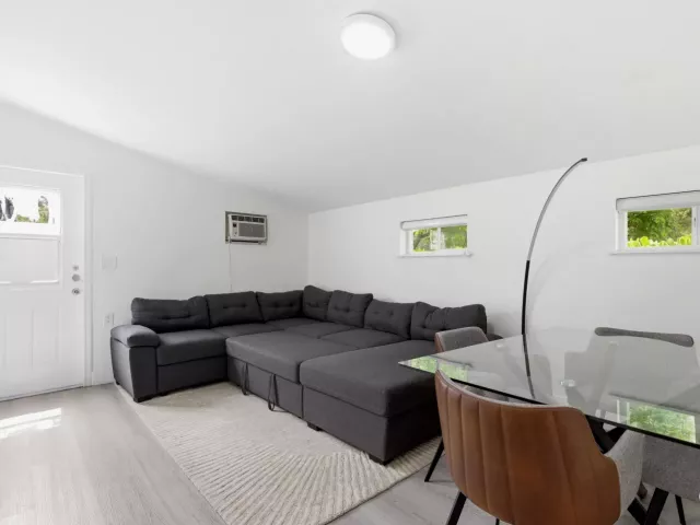 Продажа дома по адресу 6444 Oak Street - фото 9233213