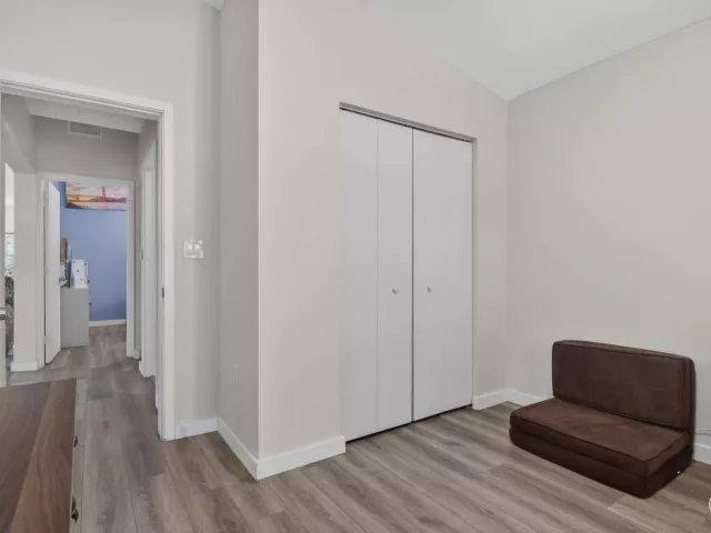 Продажа дома по адресу 700 NW 17th Terrace - фото 8889987