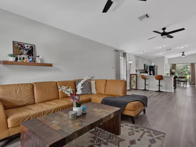 Продажа дома по адресу 700 NW 17th Terrace - фото 8889983