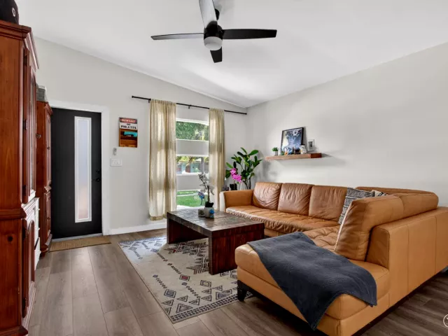 Продажа дома по адресу 700 NW 17th Terrace - фото 8889984