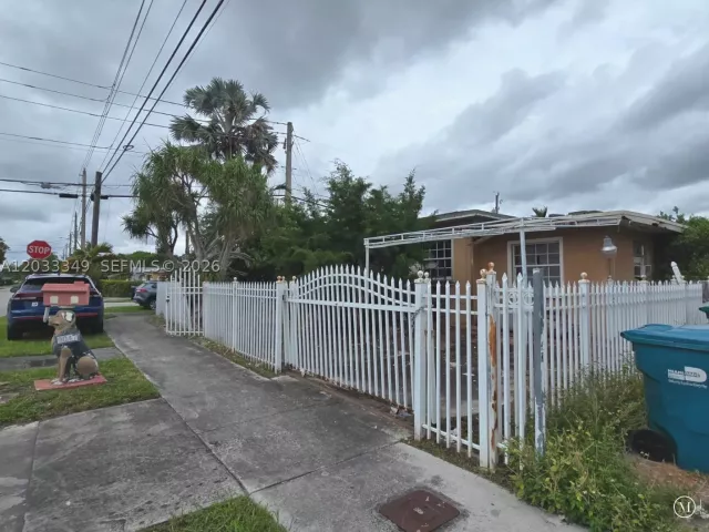 Продажа дома по адресу 9039 SW 34th St - фото 7817619