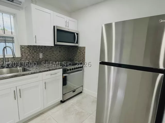 Продажа дома по адресу 2437 NW 98th St - фото 9147883