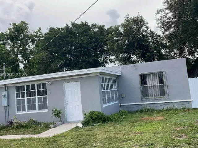 Продажа дома по адресу 2437 NW 98th St - фото 9147886