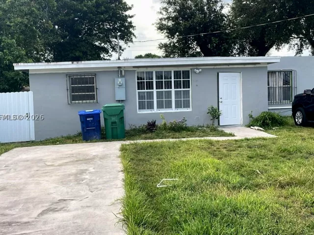 Продажа дома по адресу 2437 NW 98th St - фото 9147887