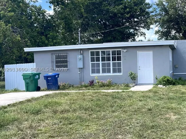 Продажа дома по адресу 2437 NW 98th St - фото 9147888