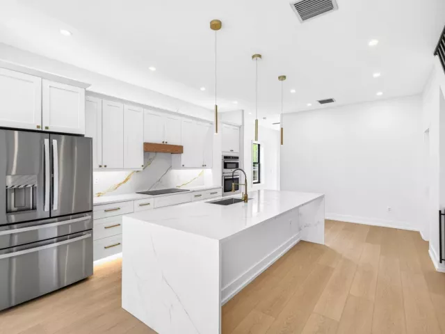 Продажа дома по адресу 507 SW 11th Street - фото 8920313