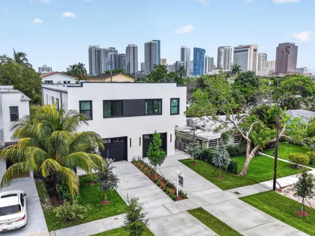 Продажа дома по адресу 507 SW 11th Street - фото 8920304