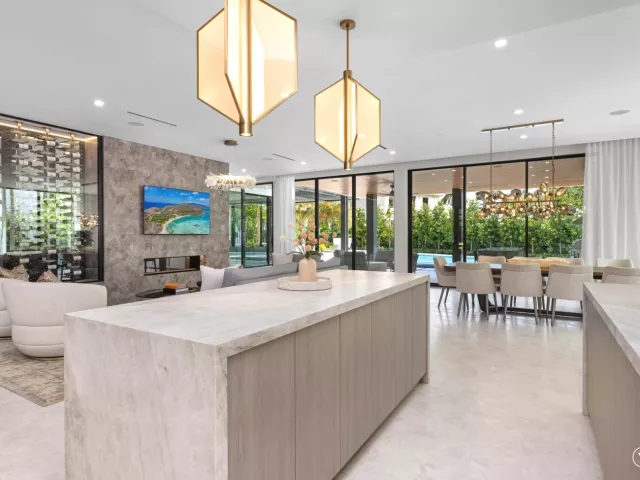 Продажа дома по адресу 217 Thatch Palm Drive - фото 8920539