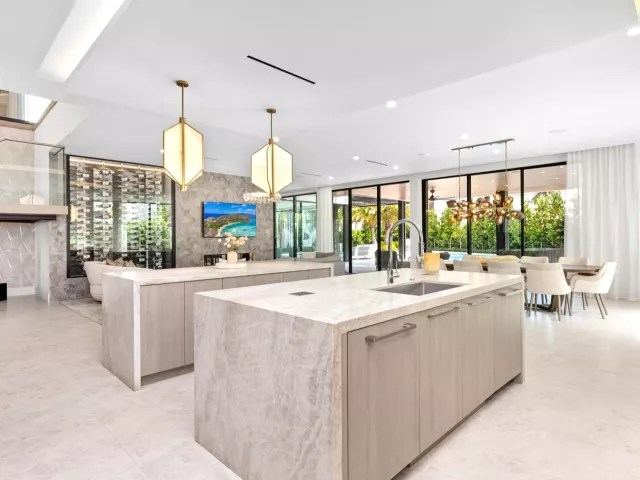 Продажа дома по адресу 217 Thatch Palm Drive - фото 8920542