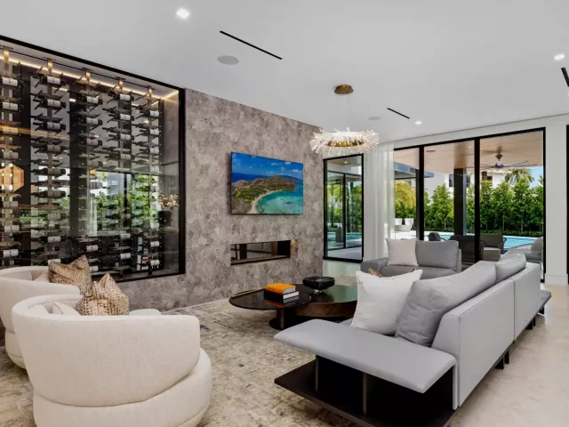 Продажа дома по адресу 217 Thatch Palm Drive - фото 8920535