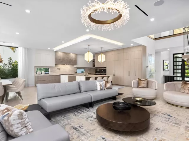 Продажа дома по адресу 217 Thatch Palm Drive - фото 8920537