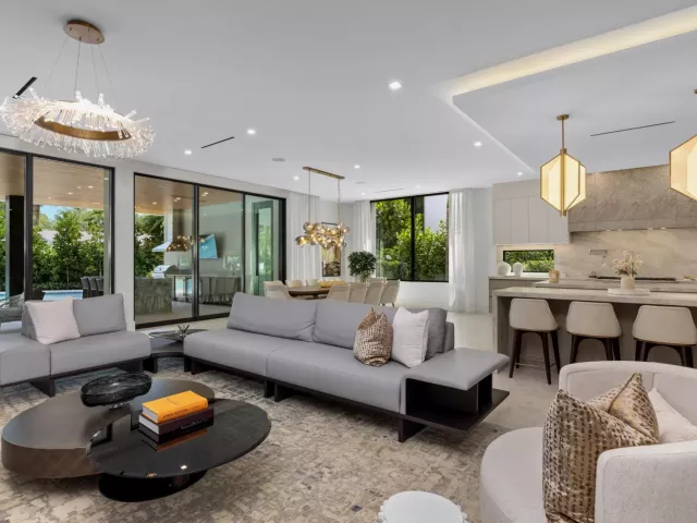 Продажа дома по адресу 217 Thatch Palm Drive - фото 8920538