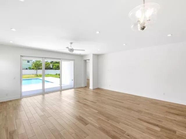 Продажа дома по адресу 316 SW 4th Avenue - фото 9381117
