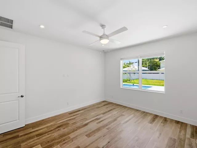 Продажа дома по адресу 316 SW 4th Avenue - фото 9381121