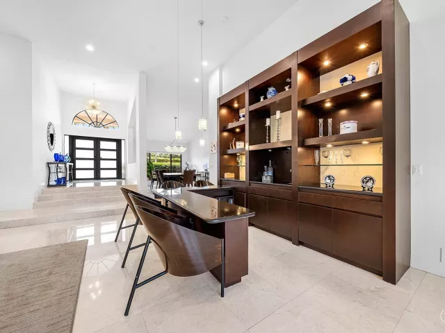 Продажа дома по адресу 4976 Bocaire Boulevard - фото 9039290