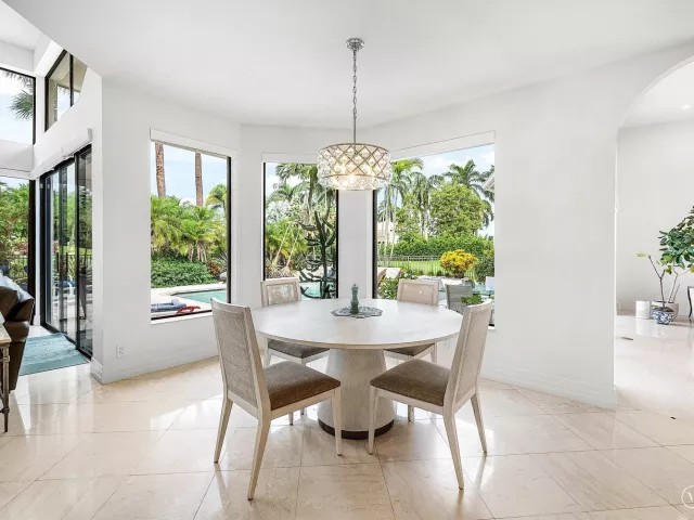 Продажа дома по адресу 4976 Bocaire Boulevard - фото 9039297