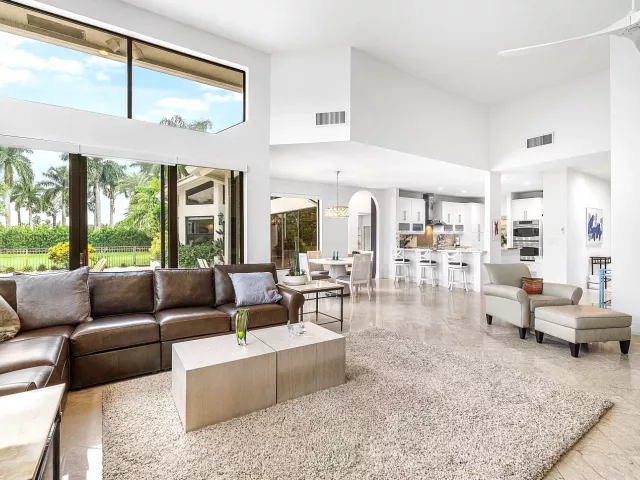 Продажа дома по адресу 4976 Bocaire Boulevard - фото 9039300