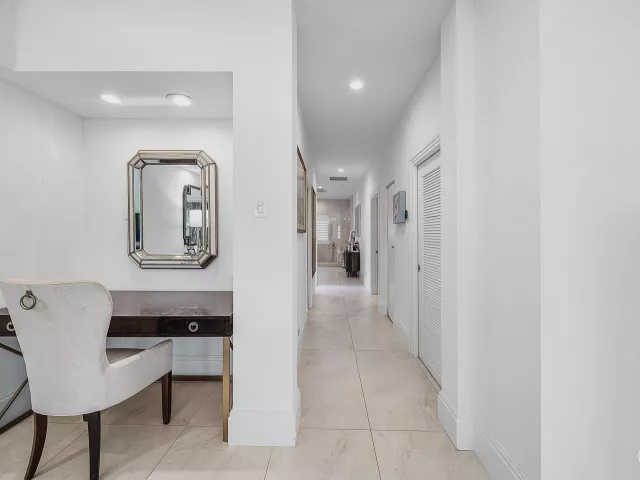 Продажа дома по адресу 4976 Bocaire Boulevard - фото 9039304