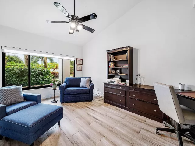 Продажа дома по адресу 4976 Bocaire Boulevard - фото 9039307