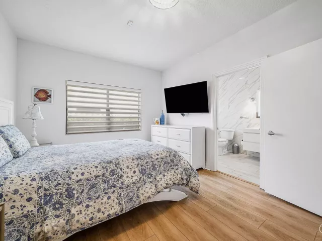 Продажа дома по адресу 4976 Bocaire Boulevard - фото 9039309