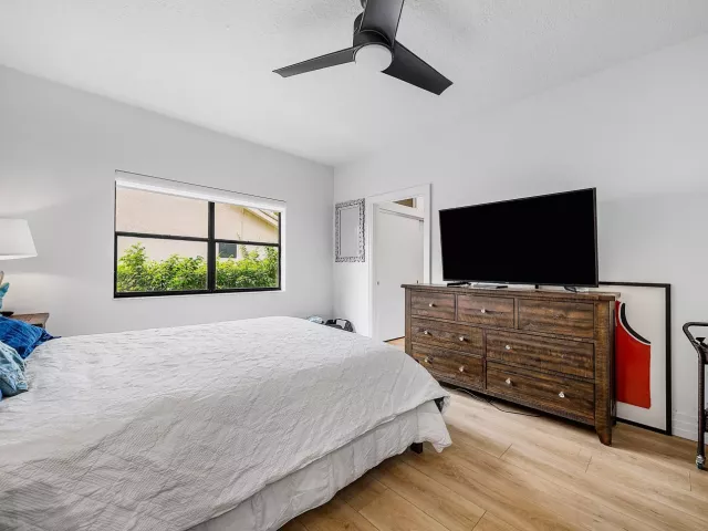 Продажа дома по адресу 4976 Bocaire Boulevard - фото 9039311