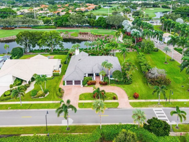 Продажа дома по адресу 4976 Bocaire Boulevard - фото 9039282