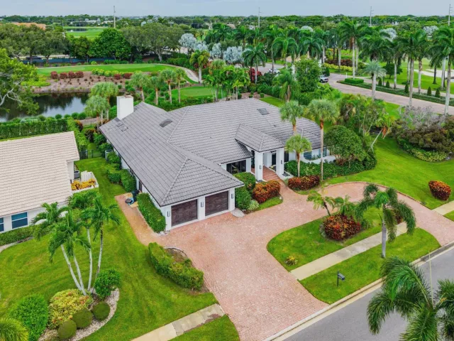 Продажа дома по адресу 4976 Bocaire Boulevard - фото 9039321