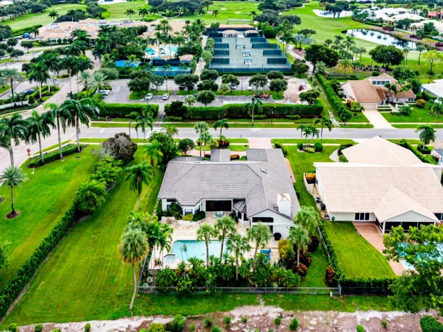 Продажа дома по адресу 4976 Bocaire Boulevard - фото 9039323