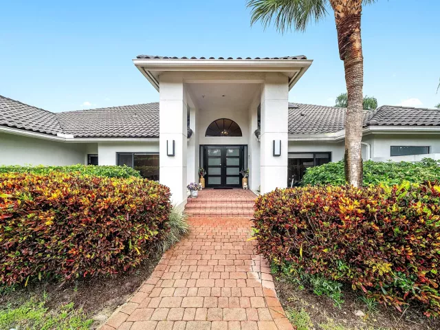 Продажа дома по адресу 4976 Bocaire Boulevard - фото 9039285