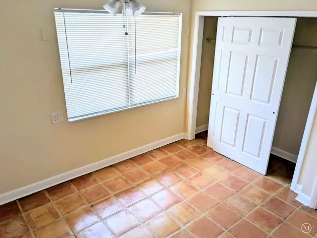 Продажа дома по адресу 299 NW 12th Street - фото 8897486