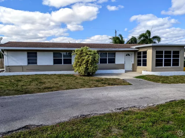 Продажа дома по адресу 299 NW 12th Street - фото 8897476