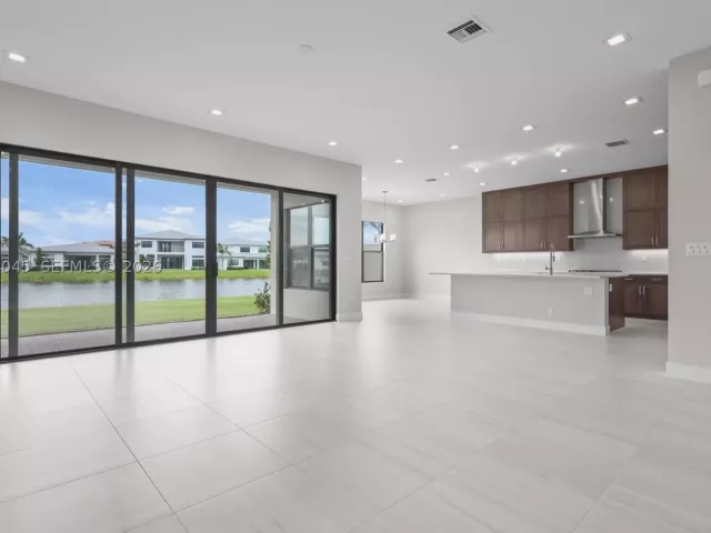 Продажа дома по адресу 9523 Royal Woods Mnr - фото 8947199