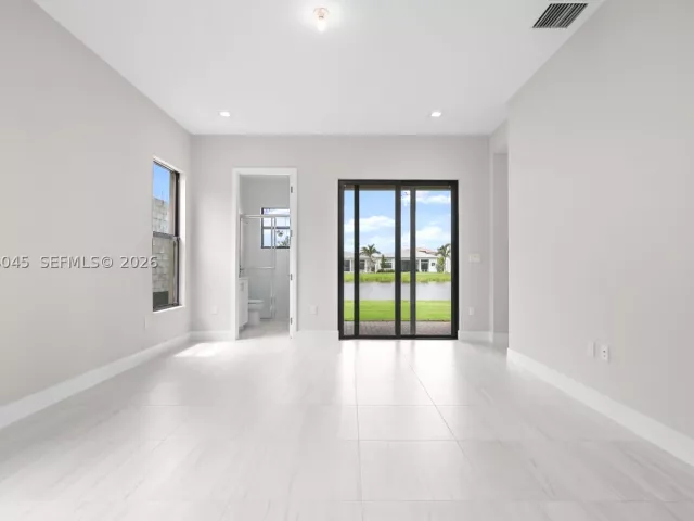 Продажа дома по адресу 9523 Royal Woods Mnr - фото 8947204