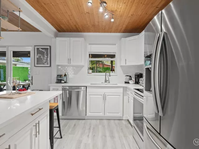Продажа дома по адресу 1813 SW 10th Court - фото 9377043