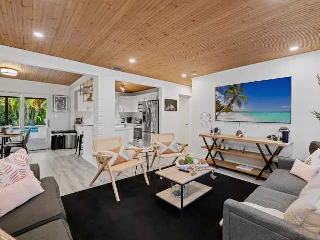 Продажа дома по адресу 1813 SW 10th Court - фото 9377039