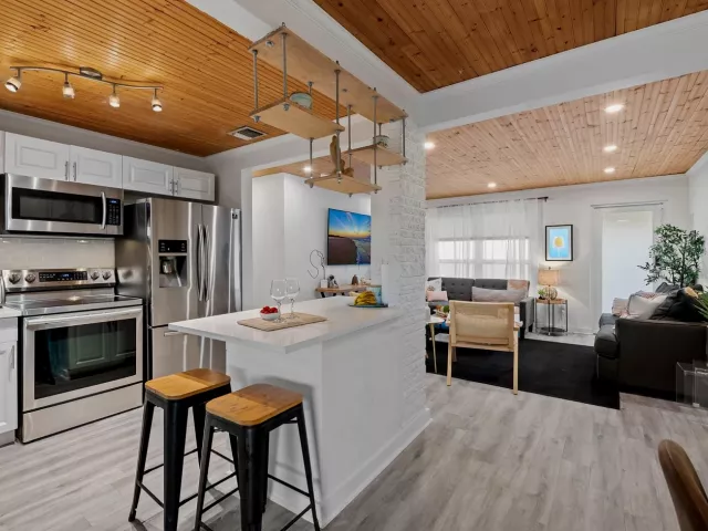 Продажа дома по адресу 1813 SW 10th Court - фото 9377041