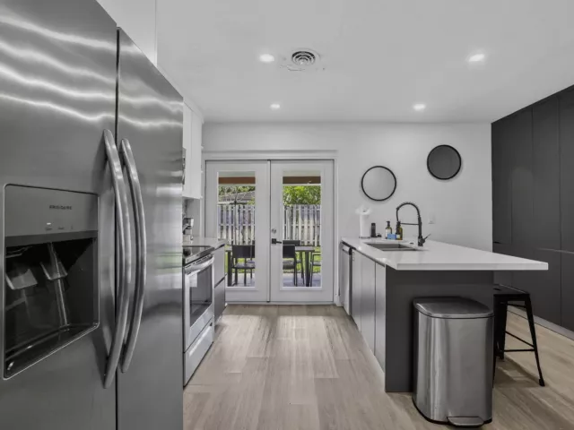 Продажа дома по адресу 4601 NE 4th Avenue - фото 8911033