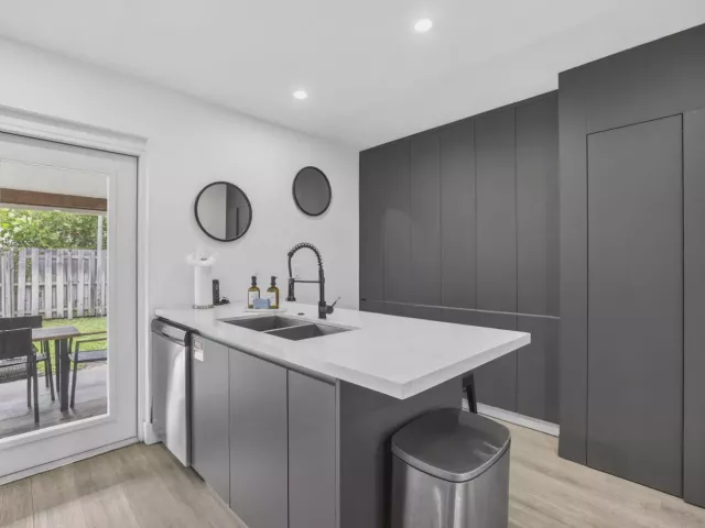 Продажа дома по адресу 4601 NE 4th Avenue - фото 8911035