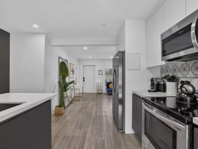 Продажа дома по адресу 4601 NE 4th Avenue - фото 8911036