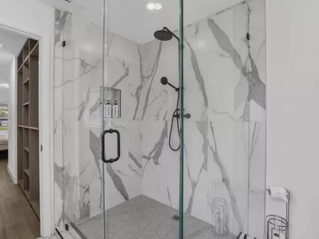Продажа дома по адресу 4601 NE 4th Avenue - фото 8911044