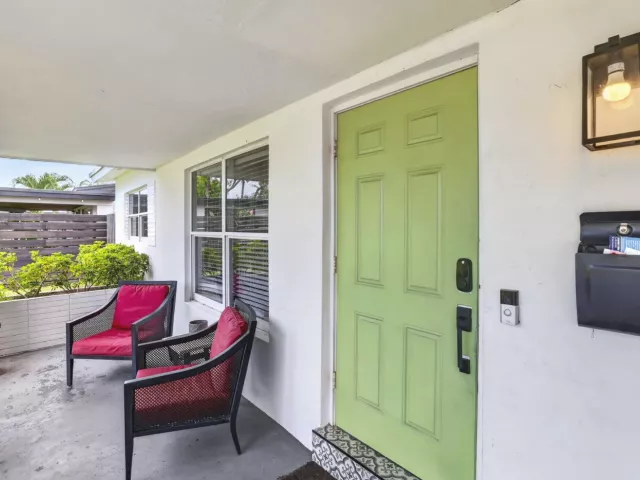 Продажа дома по адресу 4601 NE 4th Avenue - фото 8911027