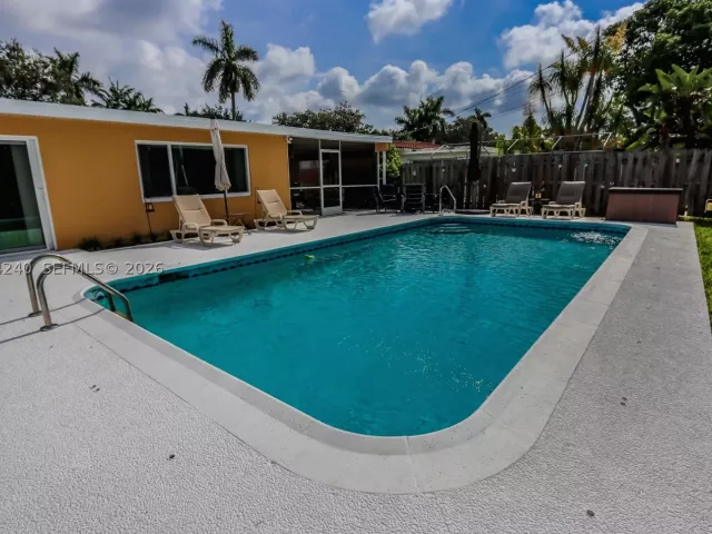 Продажа дома по адресу 1324 Washington St - фото 9322226