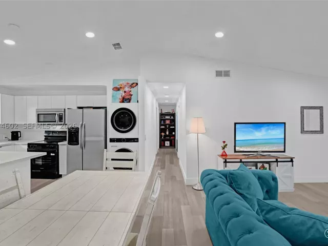 Продажа дома по адресу 3413 SW 12th Ct - фото 8899073