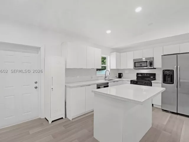 Продажа дома по адресу 3413 SW 12th Ct - фото 8899077