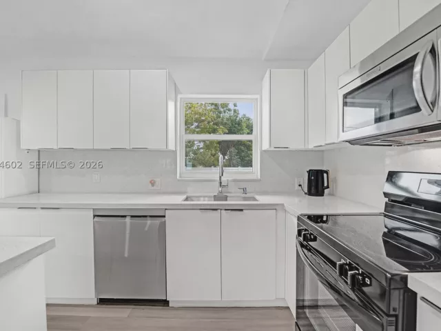 Продажа дома по адресу 3413 SW 12th Ct - фото 8899078